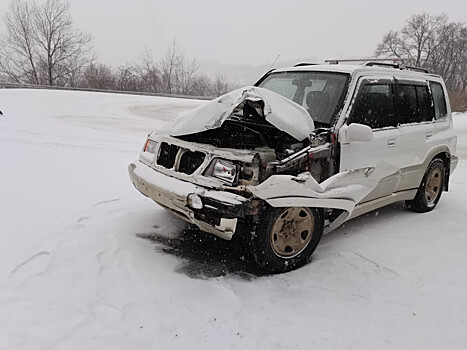 Такси, фуры и отечественный автопром: приморцы бьются сегодня на дорогах