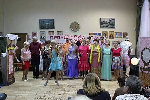 Пенсионерам из Алтуфьева показали мюзикл «12 стульев»