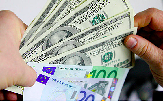 У российских компаний обнаружили рекордные запасы валюты