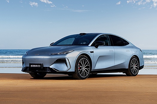 В Беларуси начались продажи пятиметрового Geely E8 по цене Lada Aura