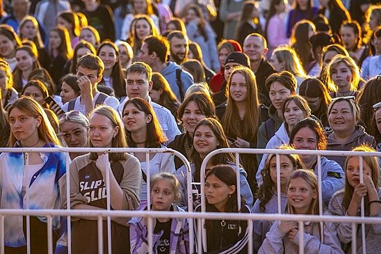 Трейлер взрослой жизни: как Нижнекамск встретил День молодёжи