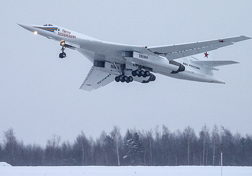 В России собрали первый модернизированный бомбардировщик Ту-160М