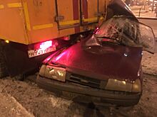 «Водитель в шоке»: на проспекте Космонавтов ИЖ влетел под ЗИЛ аварийной службы