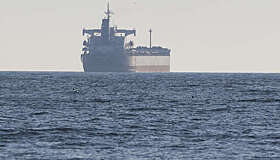 Shot: севший на мель в Черном море сухогруз Blue Shark не может получить помощь