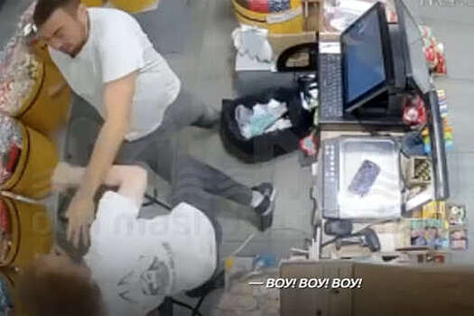 В Новочеркасске покупатель избил продавца магазина сладостей из-за прически