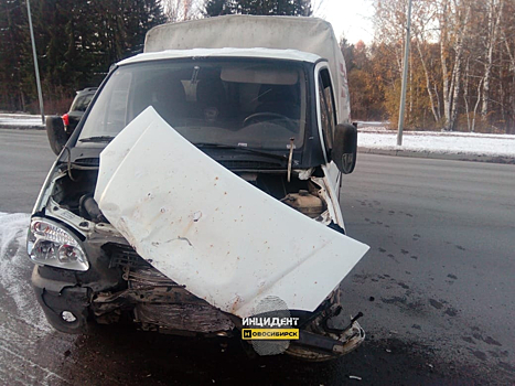 Беременная горожанка попала в ДТП с грузовиком в Новосибирске