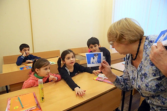 Нужно ли сокращать в классе число не говорящих по-русски учеников