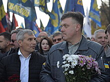 Игра в «дурака»: Поддаваясь Порошенко, Тягнибок не забывает о себе