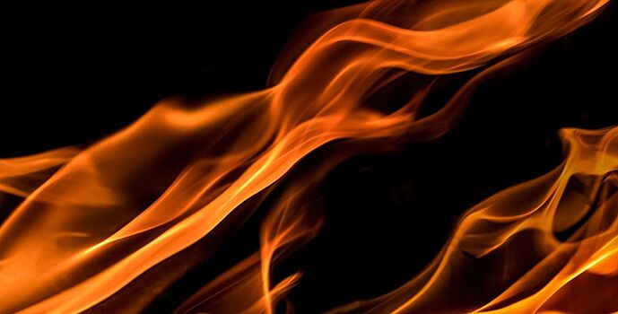 В Батайске при пожаре в пятиэтажке спасли двух человек