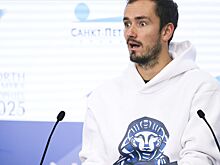 Фото: организаторы турнира в Брисбене ошиблись в имени Медведева на баннере