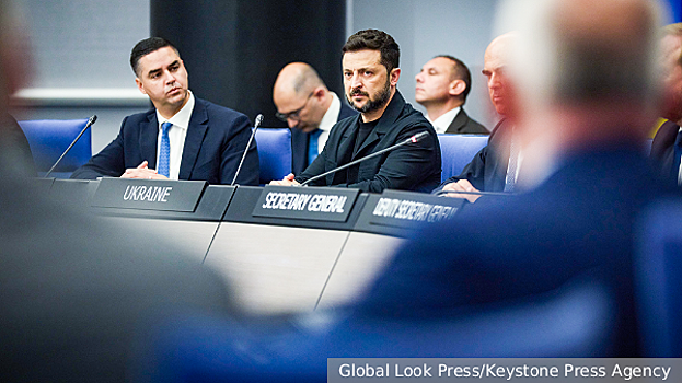 От Зеленского на саммите НАТО потребовали «убрать подальше кружку для подаяний»