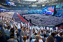 Гимн России исполнил самый большой в мире оркестр