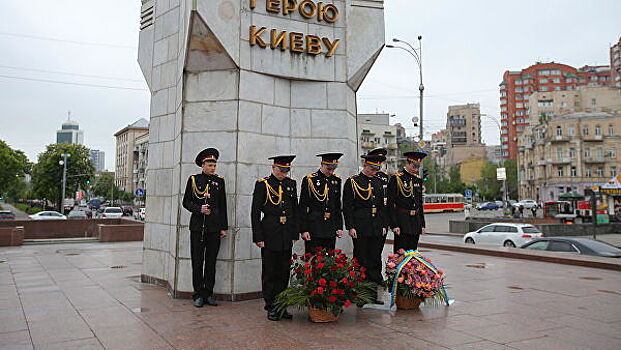 На Украине радикалы напали на людей, ехавших на День Победы