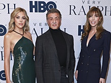 Средняя дочь Сталлоне в блестящем платье затмила всех гостей на американской премьере фильма о Лорене