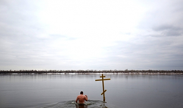 РПЦ призывает отказаться от крещенских купаний в 2021 году