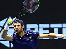 Хачанов не смог выйти в четвертьфинал теннисного турнира в Санкт-Петербурге