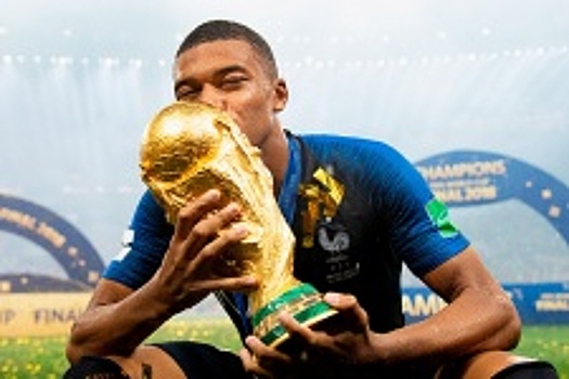 Мбаппе признан лучшим футболистом года во Франции по версии France Football