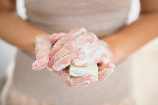 Почему  нельзя брать хозяйственное мыло без перчаток