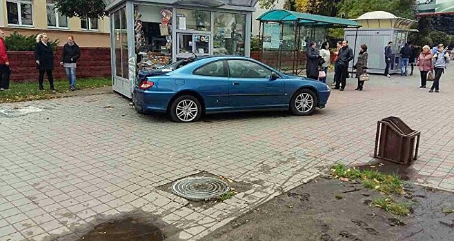 Женщина выпала из прицепа под Добрушем и ее дважды переехали машины