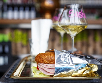 8 заведений с лучшей винной картой в Петербурге