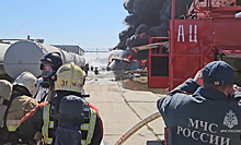 В российском городе огонь уничтожил сотни литров растворителя. Что произошло