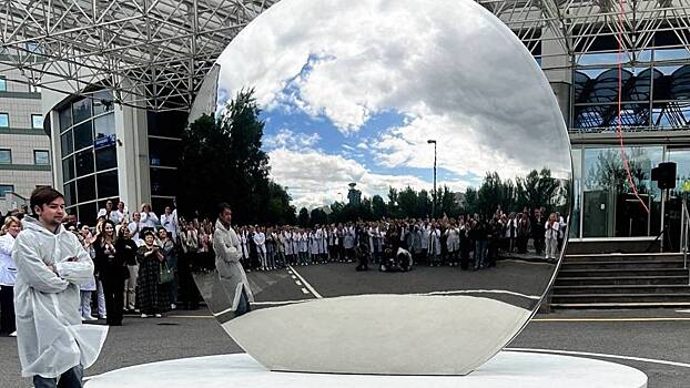 Впервые на территории больницы открыли арт-объект