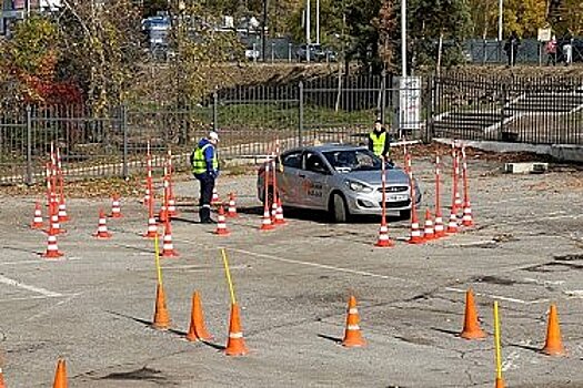 Лучшего инструкторов вождения определили в Хабаровске