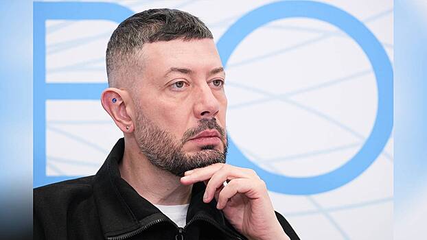 Артемий Лебедев сообщил, что 21-летнюю сотрудницу его студии насмерть сбил поезд