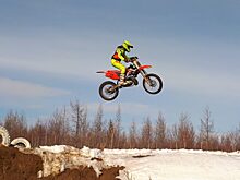 Мирнинская молодежь померилась ловкостью в мотокроссе