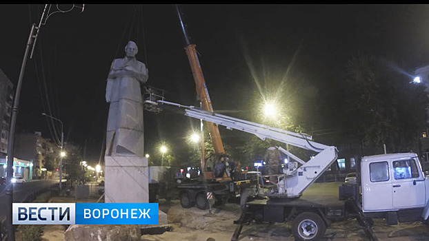 13-часовой переезд памятника Алексею Кольцову – за одну минуту