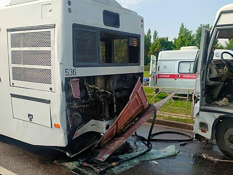 В тройном ДТП с пассажирскими автобусами в Липецке пострадали 15 человек