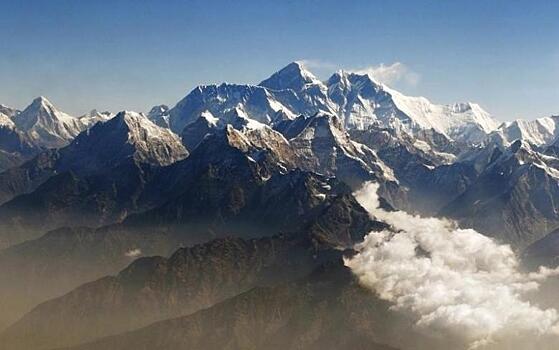 На Эвересте погибли три альпиниста