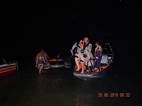 В Азовском море ночью заглохла лодка с туристами