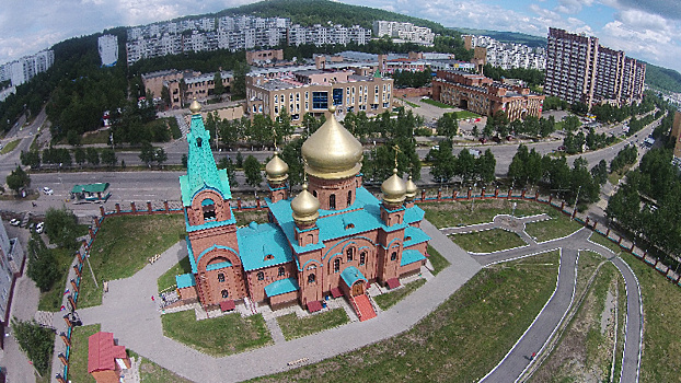 В Тынде возле храма хотят вырубить деревья, горожане высказались против