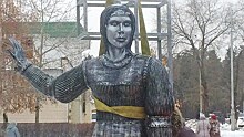 Памятник Аленке из Нововоронежа оказался дорогим аукционным лотом