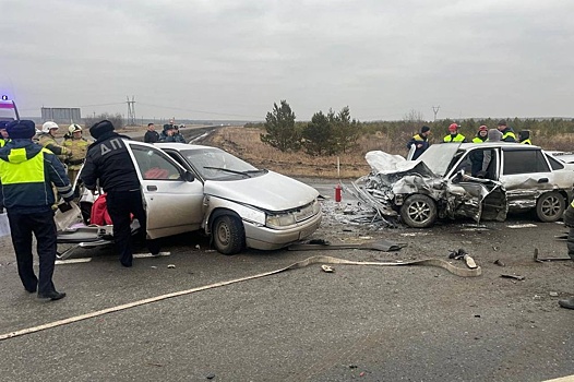 Два человека погибли в массовом ДТП на свердловской трассе