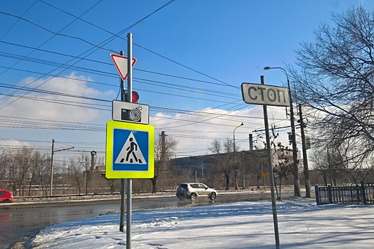 В Волгограде новые дорожные знаки скрыли светофоры