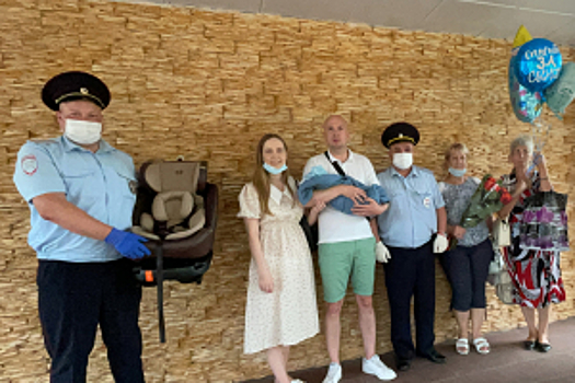 В Московской области сотрудники Госавтоинспекции доставили беременную женщину в перинатальный центр