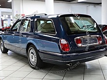 На продажу выставлен универсал Rolls-Royce Silver Seraph с лейкой в багажнике