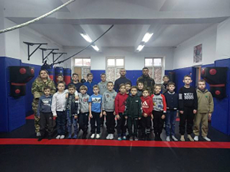 Полицейские посетили тематическое мероприятие «Герои нашего времени» в спортивной школе в ДНР