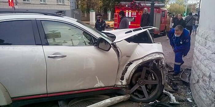 Три человека госпитализированы после ДТП в центре Москвы