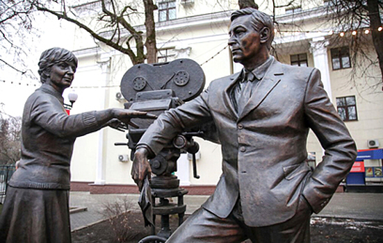 В Москве открыли памятник создателям фильма "Семнадцать мгновений весны"