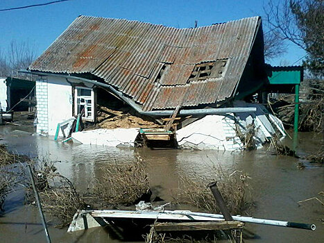 Аким СКО участвовал в устранении последствий паводка в селе Рузаевка
