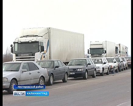 Водители фур застряли в очереди на границе Чернышевское-Кибартай