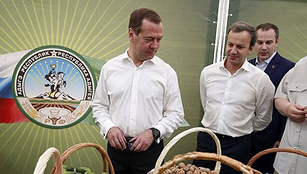 Аграрии должны извлечь выгоду из ответных мер на санкции, заявил Медведев