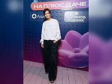 Актриса Аксенова пришла на фестиваль в толстовке и широких джинсах