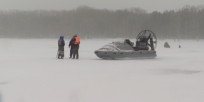 Тонкий лед: спасатели напомнили рыбакам правила зимней ловли