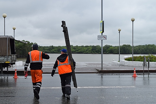 На дорогах Омска появились напоминающие таблички для омских велосипедистов