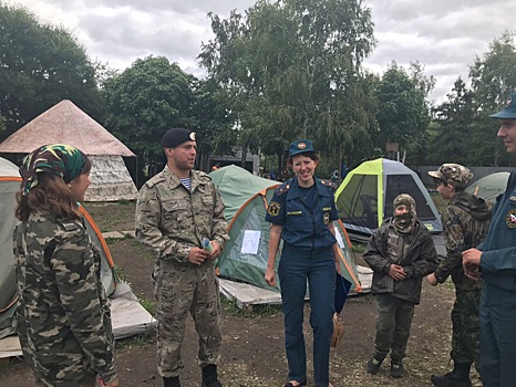 Сотрудники саратовского МЧС посетили палаточный лагерь