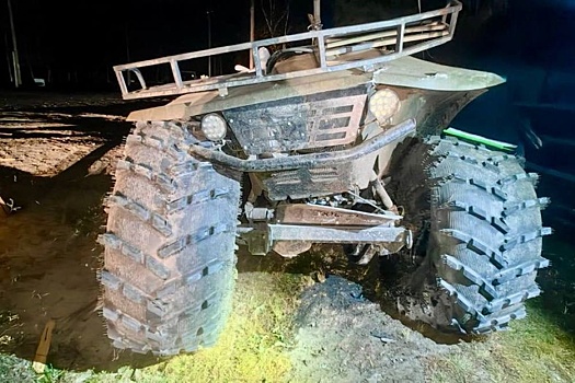 В Якутии четверо детей на снегоболотоходе врезались в столб